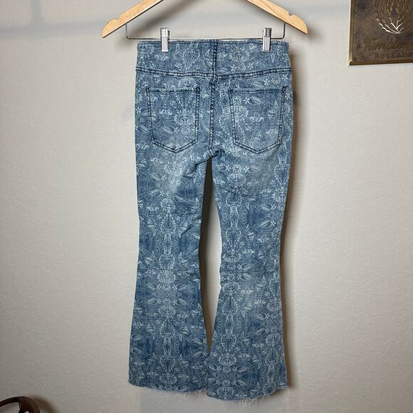 Women's We The Free Free People Paisley Print Medium Wash Flare Jeans Size 25 - Picture 7 of 10
